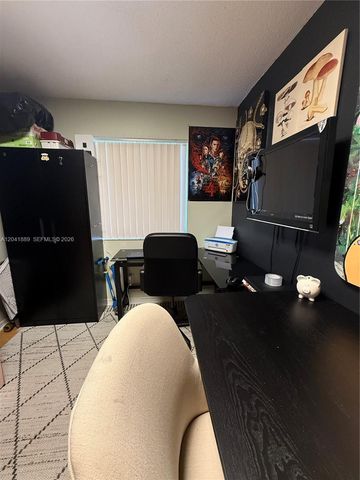 17000 NW 67th Ave 402, Hialeah, FL 33015