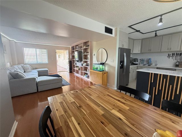 17000 NW 67th Ave 402, Hialeah, FL 33015