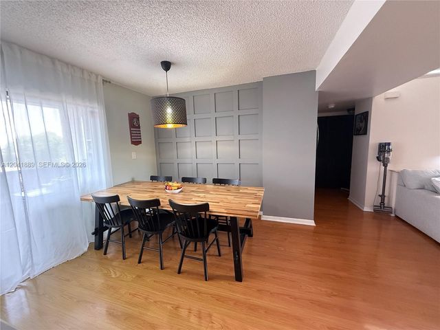 17000 NW 67th Ave 402, Hialeah, FL 33015