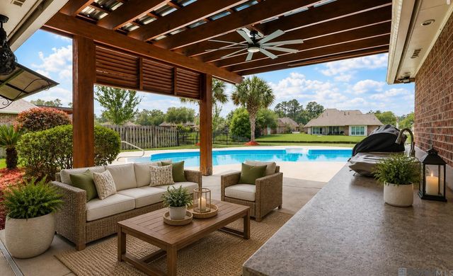 18436 Lake Stream Dr, Greenwell Springs, LA 70739