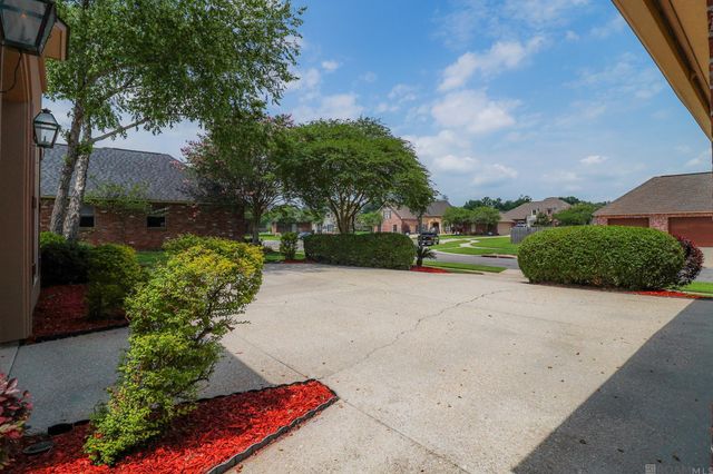 18436 Lake Stream Dr, Greenwell Springs, LA 70739