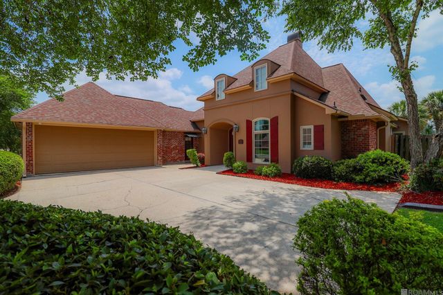 18436 Lake Stream Dr, Greenwell Springs, LA 70739