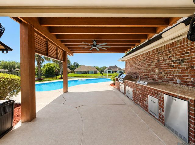 18436 Lake Stream Dr, Greenwell Springs, LA 70739