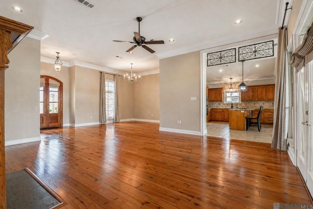 18436 Lake Stream Dr, Greenwell Springs, LA 70739