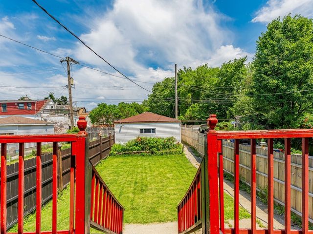 3311 S Damen Avenue, Chicago, IL 60608