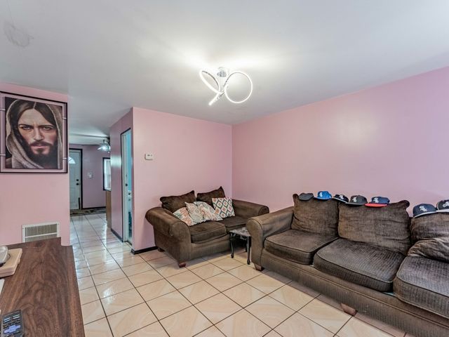 3311 S Damen Avenue, Chicago, IL 60608
