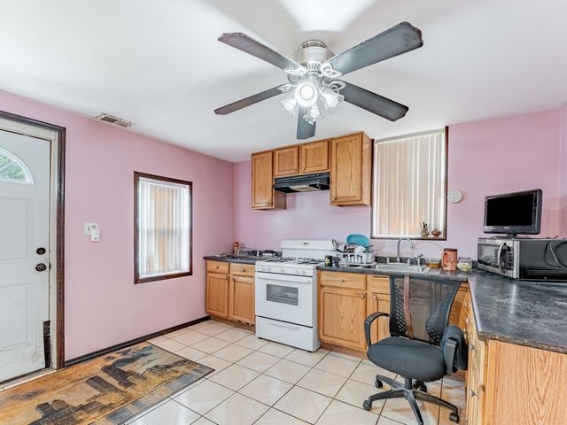 3311 S Damen Avenue, Chicago, IL 60608