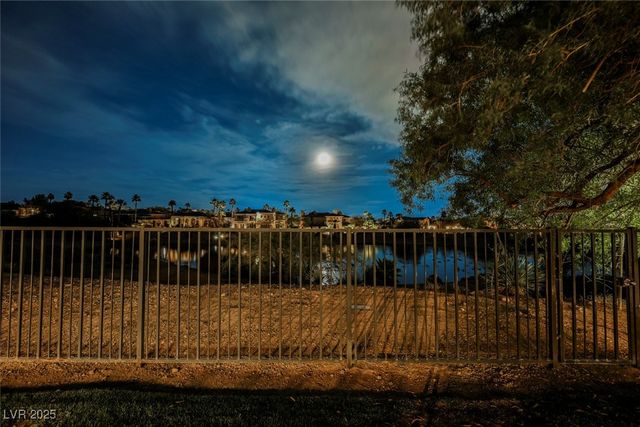 2486 Grassy Spring Place, Las Vegas, NV 89135