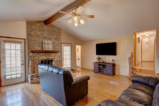 1960 185th Street, Lansing, IL 60438