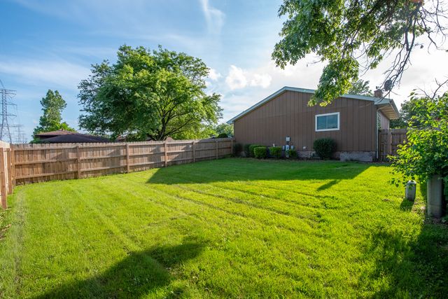 1960 185th Street, Lansing, IL 60438