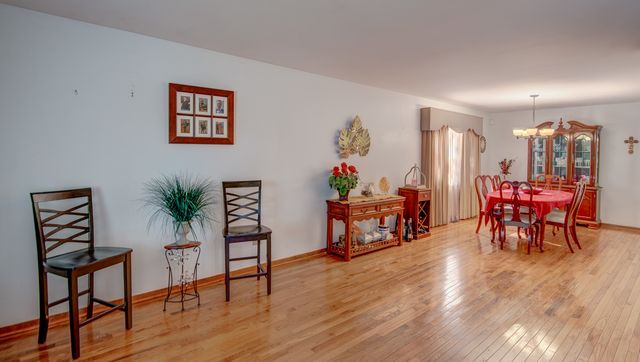 1960 185th Street, Lansing, IL 60438