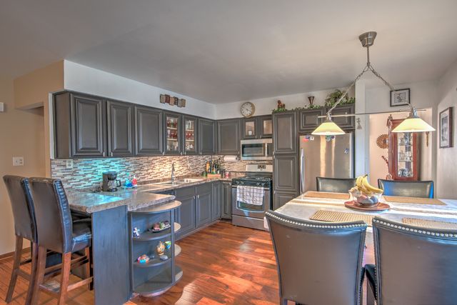 1960 185th Street, Lansing, IL 60438