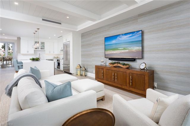 4000 Gulf Shore BLVD N 400, Naples, FL 34103