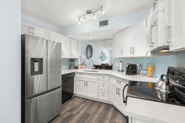116 Lake Emerald Drive 101, Oakland Park, FL 33309