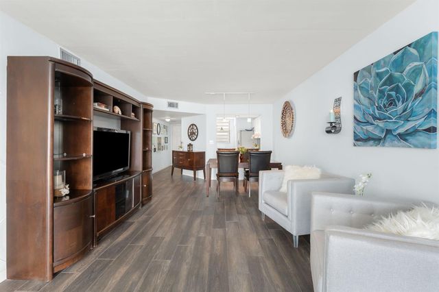 116 Lake Emerald Drive 101, Oakland Park, FL 33309