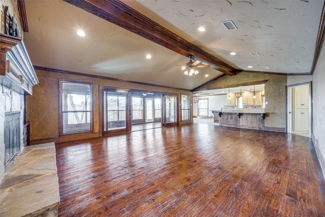1230 Kiowa Drive E, Gainesville, TX 76240