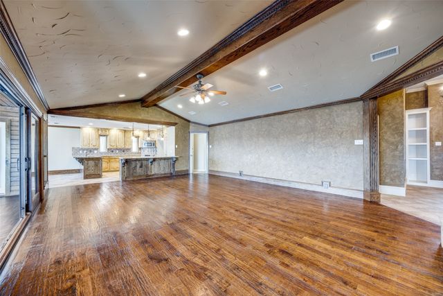 1230 Kiowa Drive E, Gainesville, TX 76240