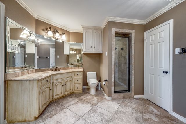 1230 Kiowa Drive E, Gainesville, TX 76240