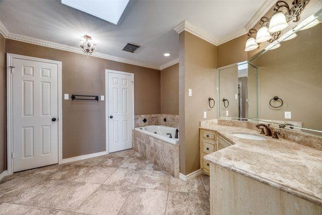 1230 Kiowa Drive E, Gainesville, TX 76240