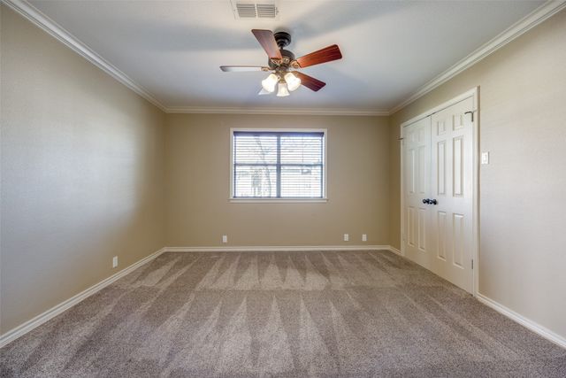 1230 Kiowa Drive E, Gainesville, TX 76240