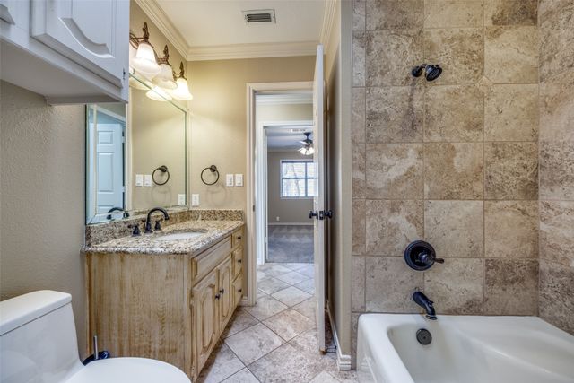 1230 Kiowa Drive E, Gainesville, TX 76240