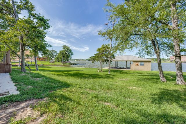 1230 Kiowa Drive E, Gainesville, TX 76240