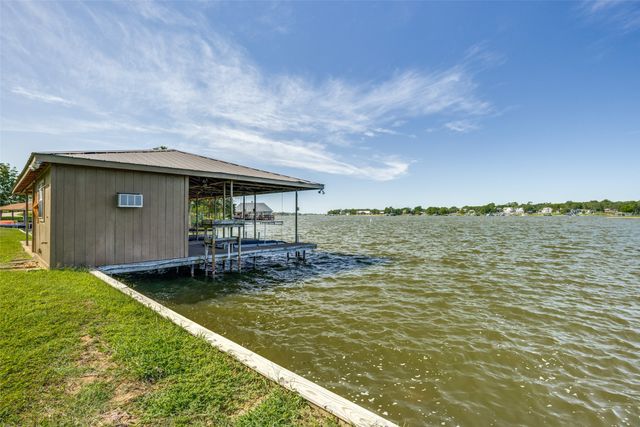 1230 Kiowa Drive E, Gainesville, TX 76240