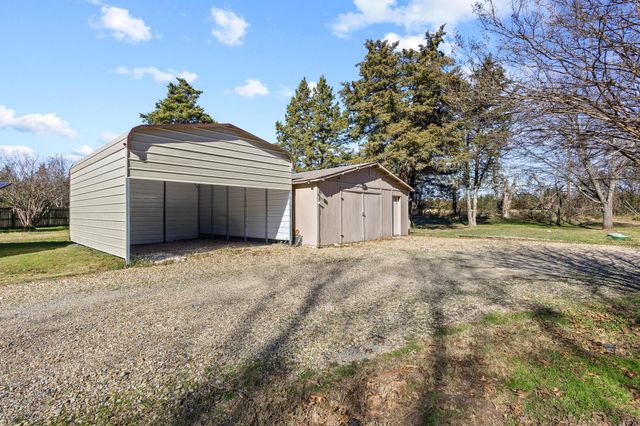 341 Pecan Place Lane, Pottsboro, TX 75076