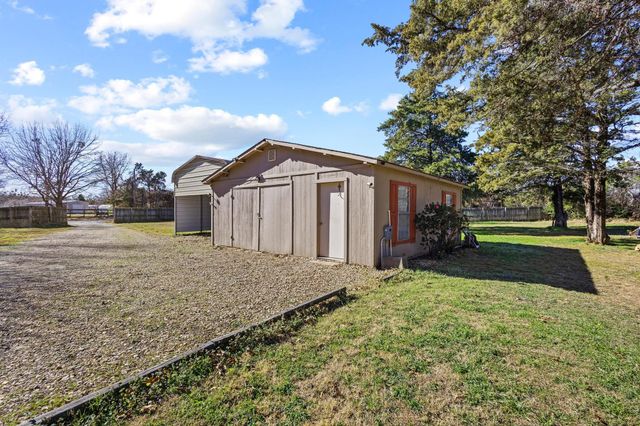 341 Pecan Place Lane, Pottsboro, TX 75076