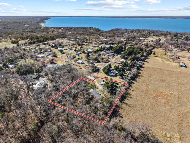 341 Pecan Place Lane, Pottsboro, TX 75076