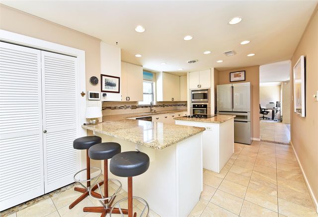 11418 Lakeside Place Drive, Houston, TX 77077