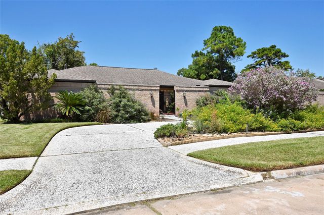 11418 Lakeside Place Drive, Houston, TX 77077