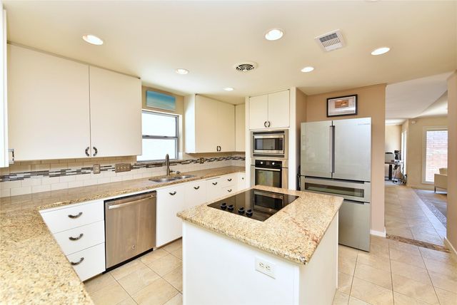 11418 Lakeside Place Drive, Houston, TX 77077