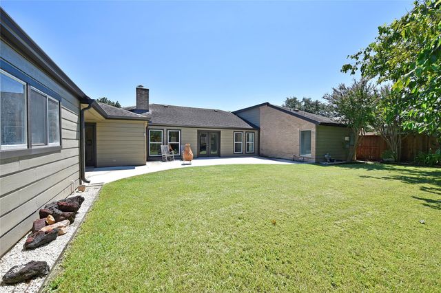 11418 Lakeside Place Drive, Houston, TX 77077
