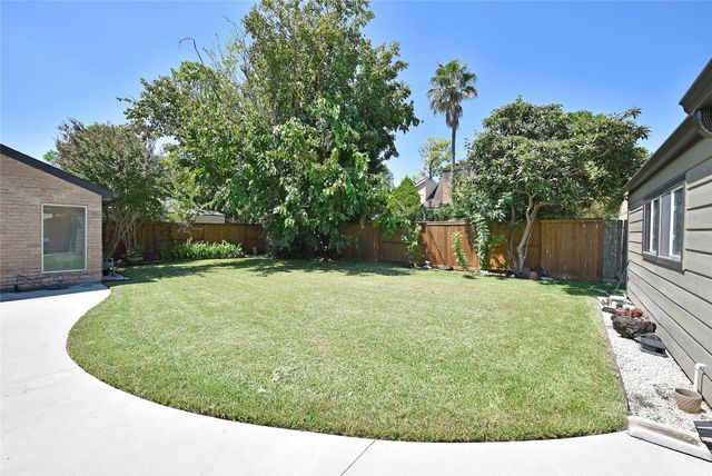 11418 Lakeside Place Drive, Houston, TX 77077