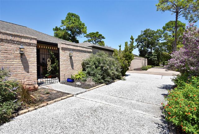 11418 Lakeside Place Drive, Houston, TX 77077