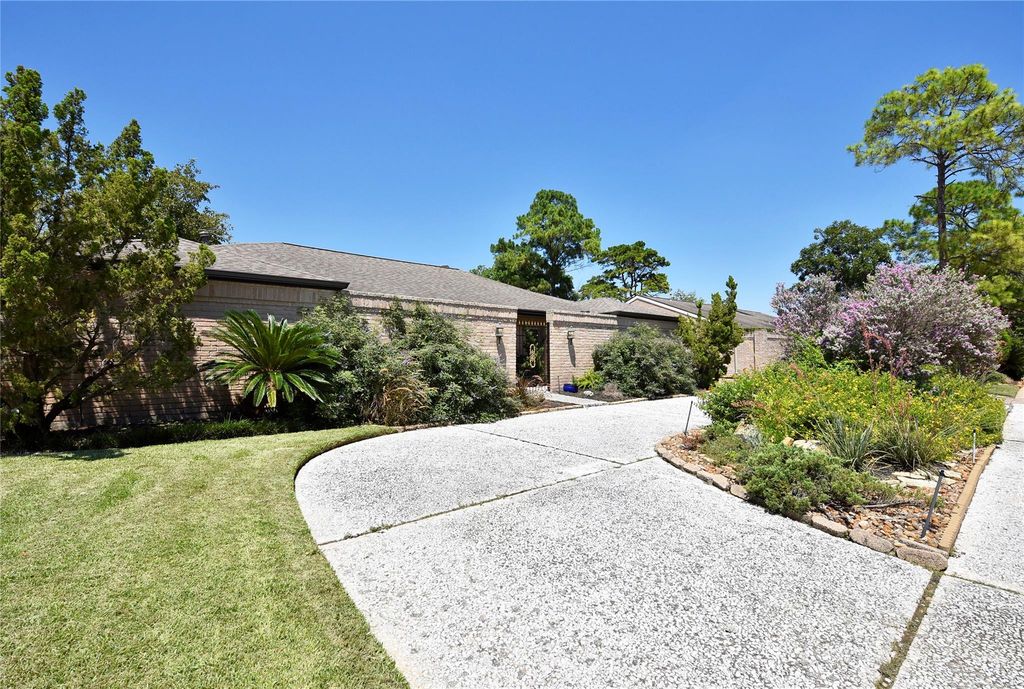 11418 Lakeside Place Drive, Houston, TX 77077