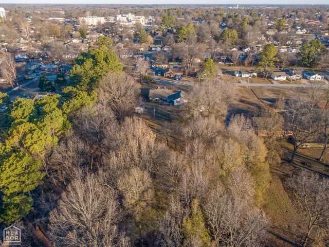 806 W Mueller, Paragould, AR 72450