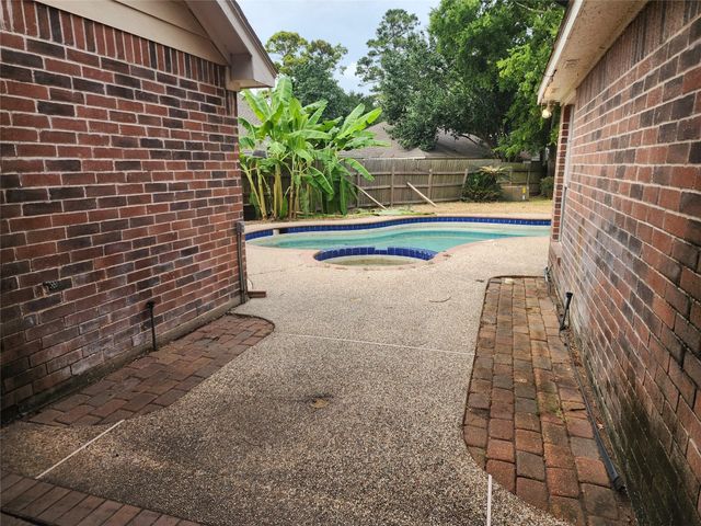 2703 Dovewood Lane, Spring, TX 77373