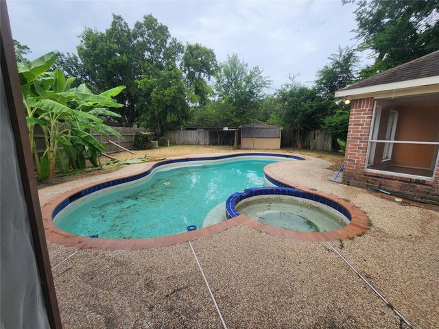 2703 Dovewood Lane, Spring, TX 77373