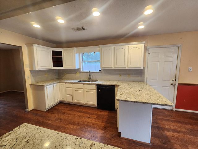 2703 Dovewood Lane, Spring, TX 77373