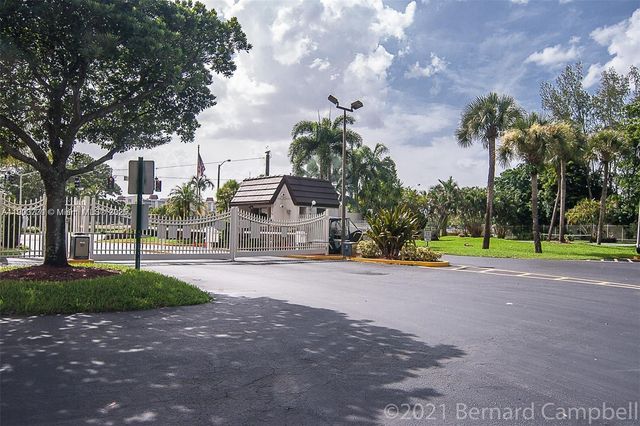 3910 Inverrary Blvd 406-B, Lauderhill, FL 33319