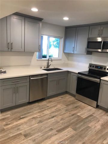 10210 Oklahoma Avenue B, Chatsworth, CA 91311