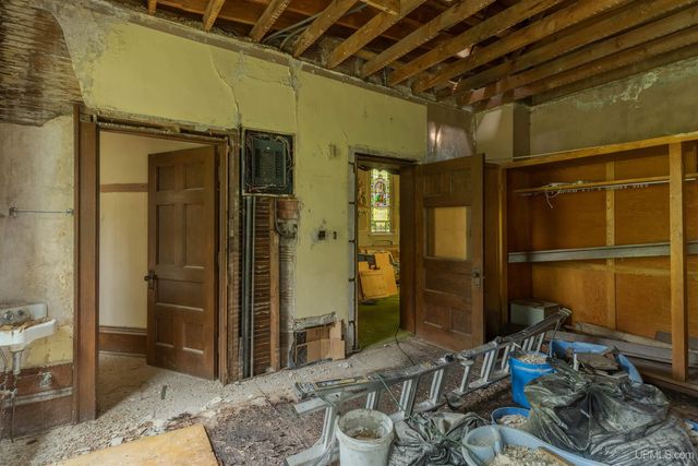 121 N 5th Avenue, Iron River, MI 49935