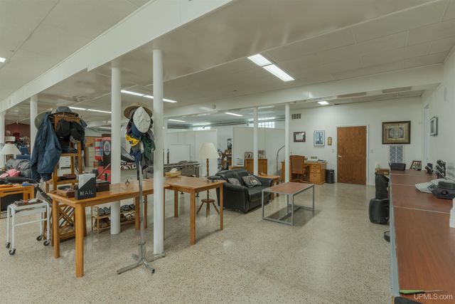 121 N 5th Avenue, Iron River, MI 49935