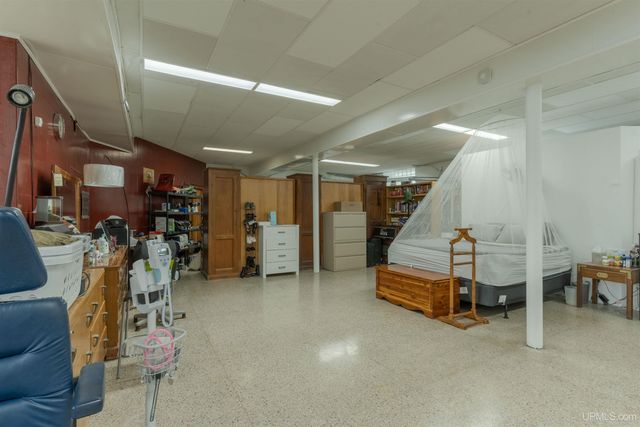 121 N 5th Avenue, Iron River, MI 49935