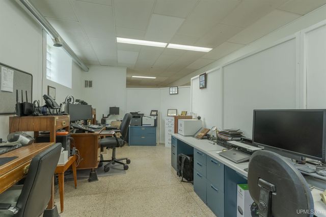 121 N 5th Avenue, Iron River, MI 49935