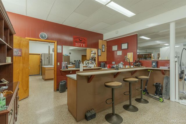 121 N 5th Avenue, Iron River, MI 49935