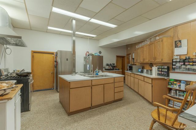 121 N 5th Avenue, Iron River, MI 49935