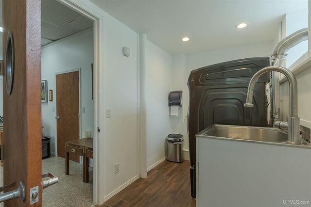 121 N 5th Avenue, Iron River, MI 49935